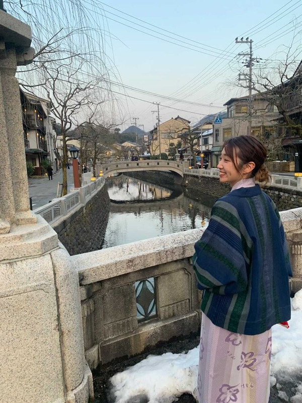 2人で浴衣を着て、外湯巡りに行きました！夕食後のお散歩では、街頭の灯りがロマンチックに見えました。