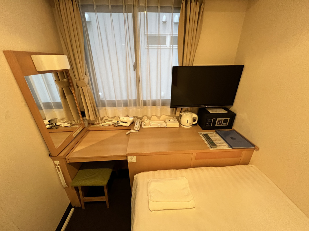 左の鏡は動かないんですが