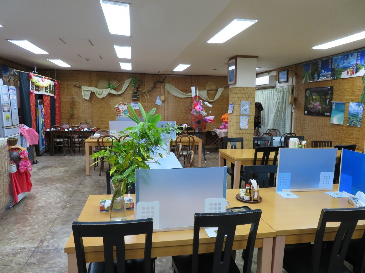 島の居酒屋風食堂で本格地元グルメをアットホームに堪能♪4024585