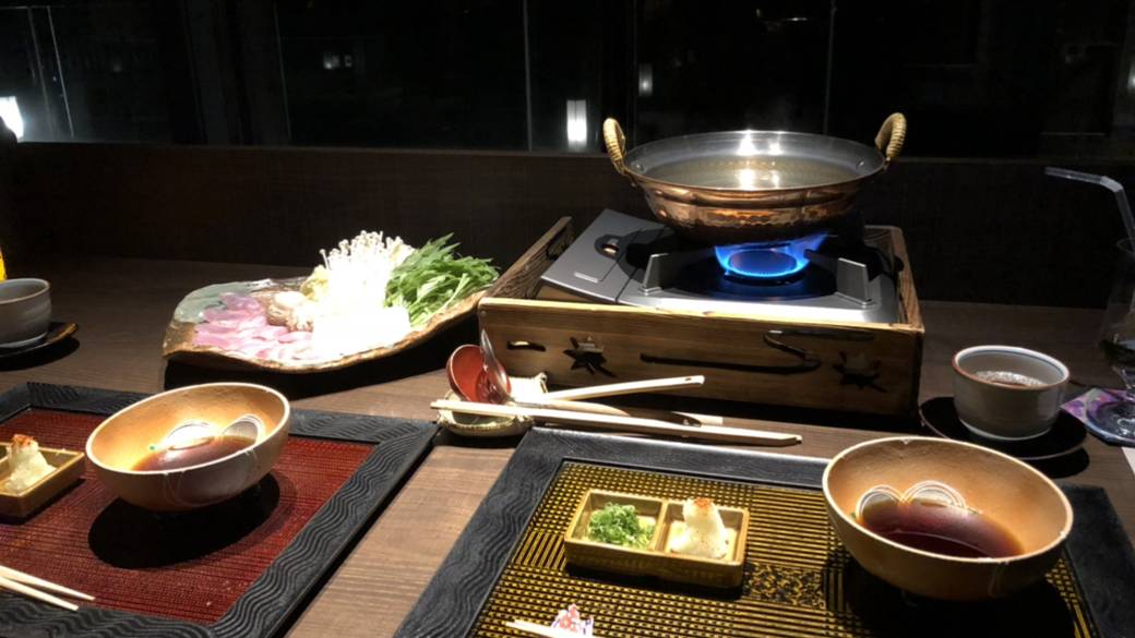 美しい夜景
美しい料理に乾杯♪ / 2