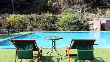 プールサイドバー / 22