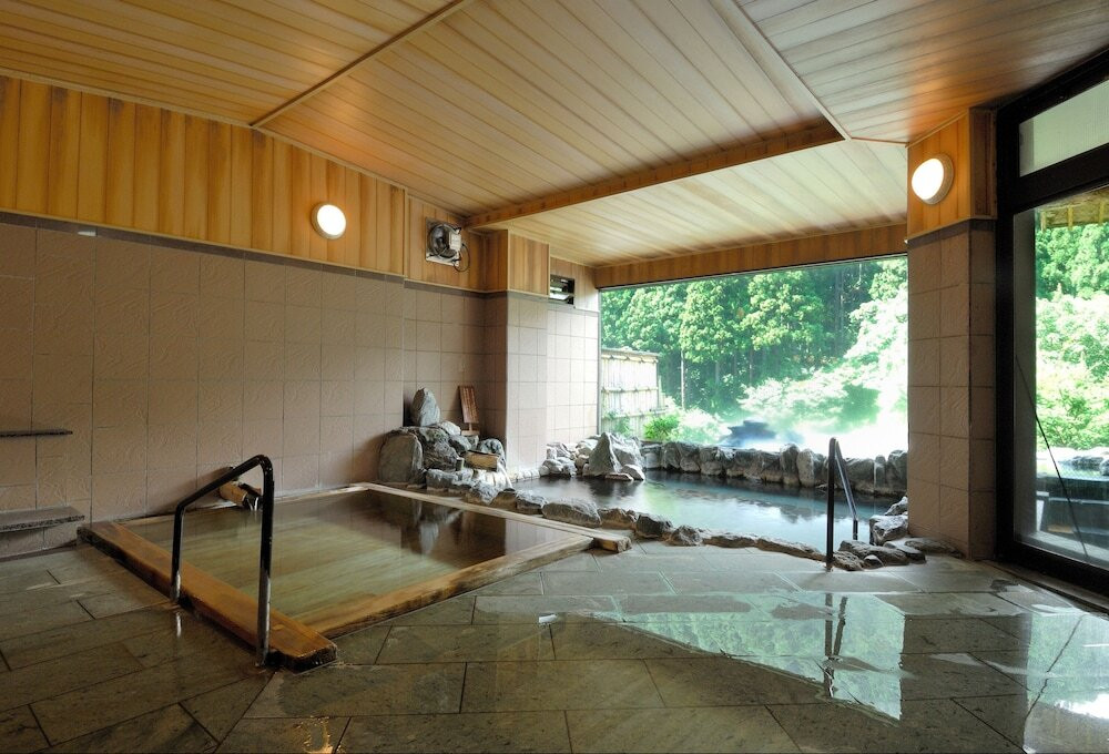 日本温泉協会が認めた極上温泉に浸かって、贅沢な森林浴を4026143