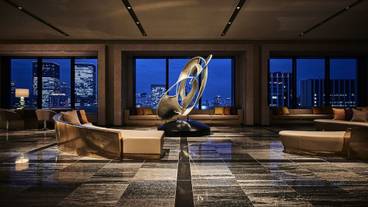 ロビーの眺望(夜) / 1