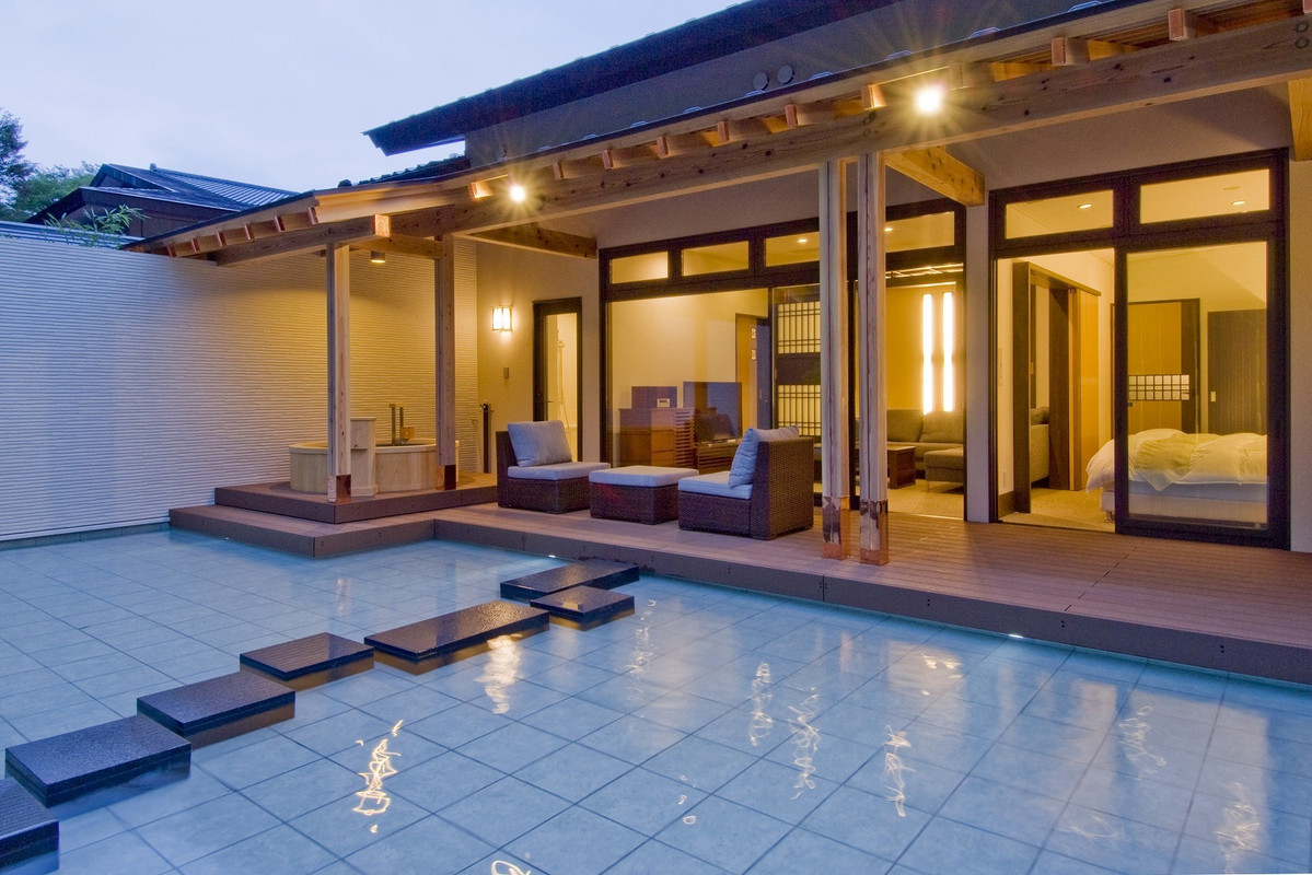 別館 客室の水盤テラス一例①