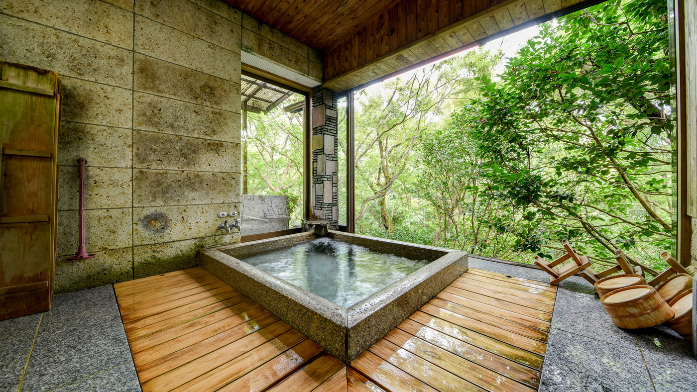 4.茅葺屋根の離れがある料理が魅力の宿「夜がらす山荘 長多喜」3484748