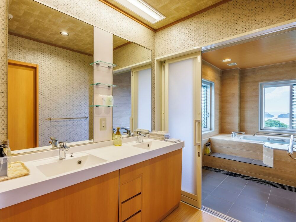 嬉春亭_わたつみの章_バリアフリー和洋スイート_洗面台