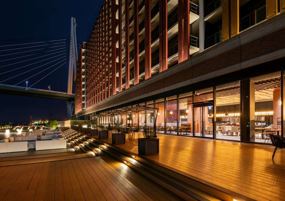 テラスにはダイニングが併設