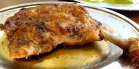 無心でかぶりつく美味さ！香川の名物グルメ「一鶴」の骨付鳥