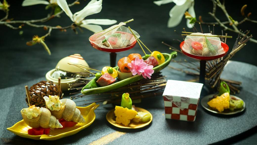 器にもこだわる贅沢会席
地元の旬食材を堪能 / 2