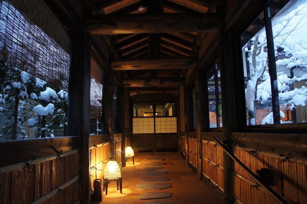 離れの露天風呂でも温泉を満喫3718408