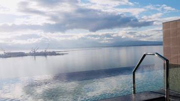 灯の湯の露天風呂 函館湾 / 3