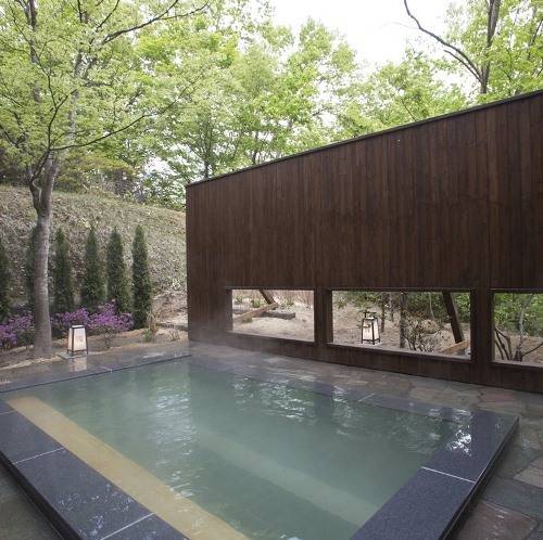 石造りの露天風呂 / 1