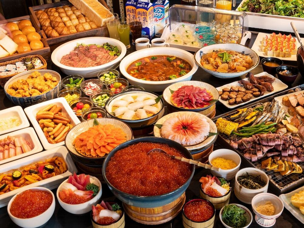 イクラ、いか、甘エビ…。お好きな具材でオリジナル海鮮丼を4769504