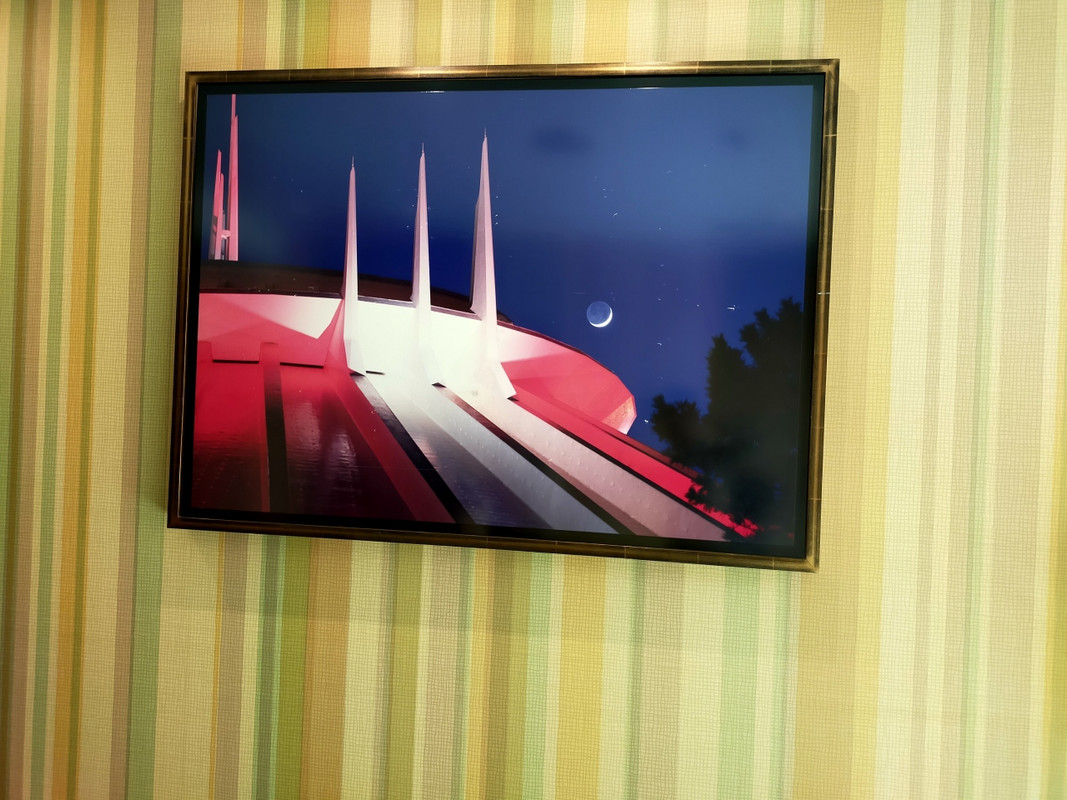 各所に色んな絵や写真が貼ってあり、ディズニー感アリです