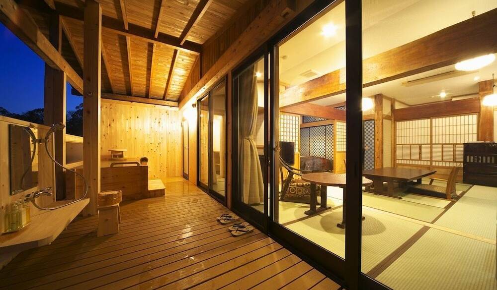 お部屋の露天風呂で
さらに名湯を味わう / 2