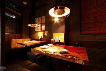 「俺の肉」内観 676828 木の温もりを感じる、落ち着いた居酒屋の雰囲気。