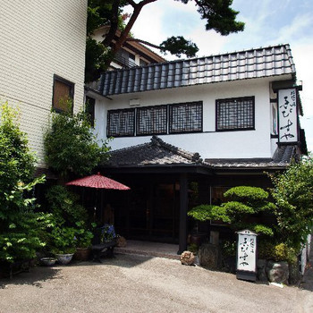 山の美肌の湯で寛ぐのどかなひととき4773669