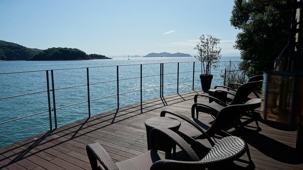 デッキテラス 海の桟敷 / 1