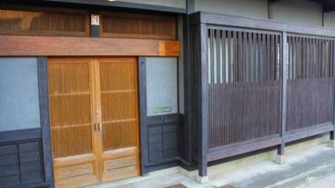 施設の入り口 / 4