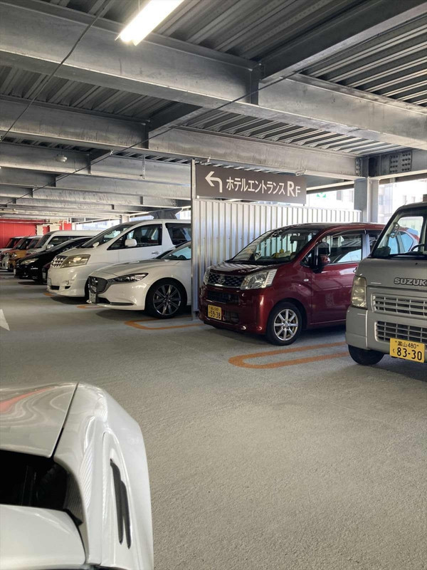 エントランスの表示（前回は気付かなかったケド）に沿って進む