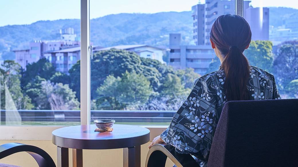 ゆったりくつろげる
窓の大きな客室 / 5