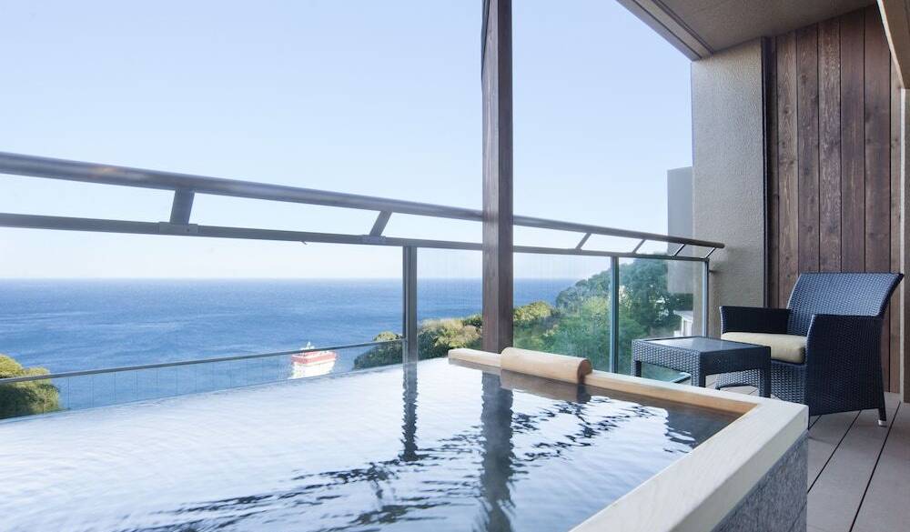 雄大な海を二人占め
お部屋で贅沢な時間を / 1