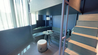 [ダークブルー] ロフトルーム B 禁煙