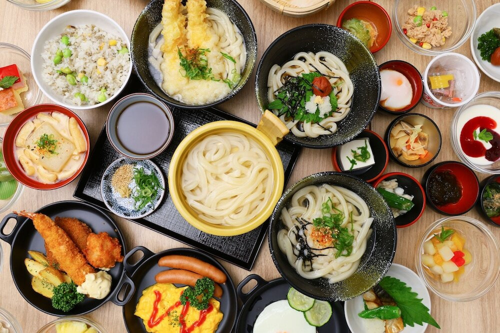 讃岐うどんを朝から堪能するバイキングでみんな笑顔に4263945