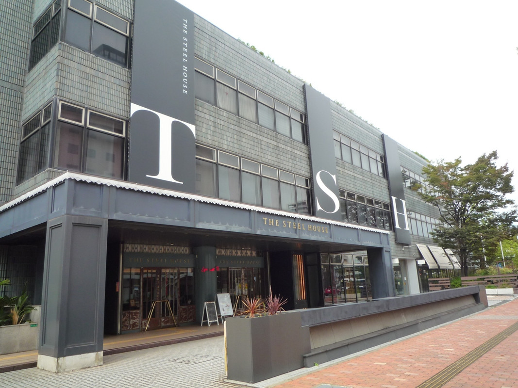 ホテル側の正面玄関