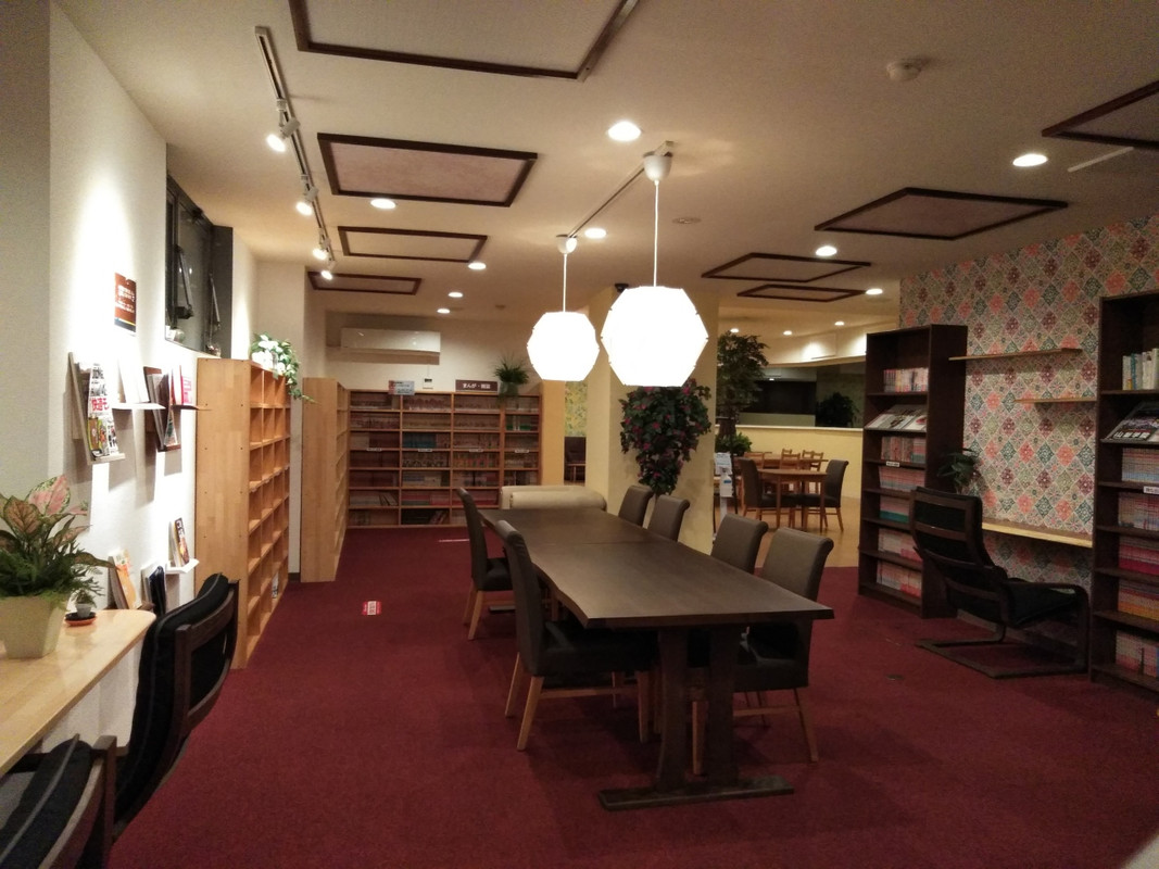 マンガコーナーは広いです。