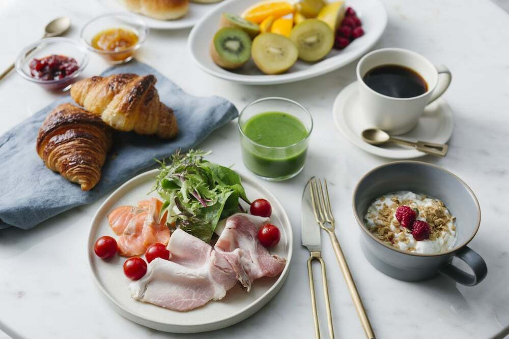 朝食