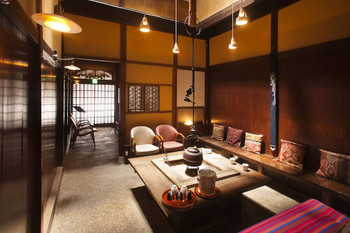 Relax at a hotel or ryokan with a nice atmosphere before or after sightseeing in Shirakawago3360218