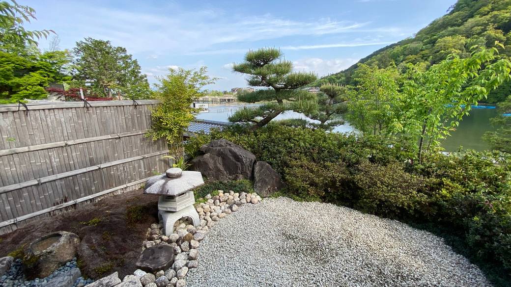 特別室の庭からは大堰川がみえる / 2