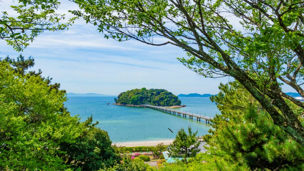 蒲郡市のシンボル「竹島」 / 1
