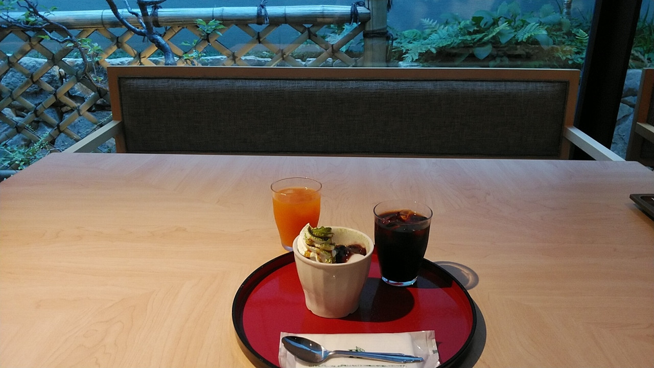 ウェルカムサービスの抹茶のパフェ