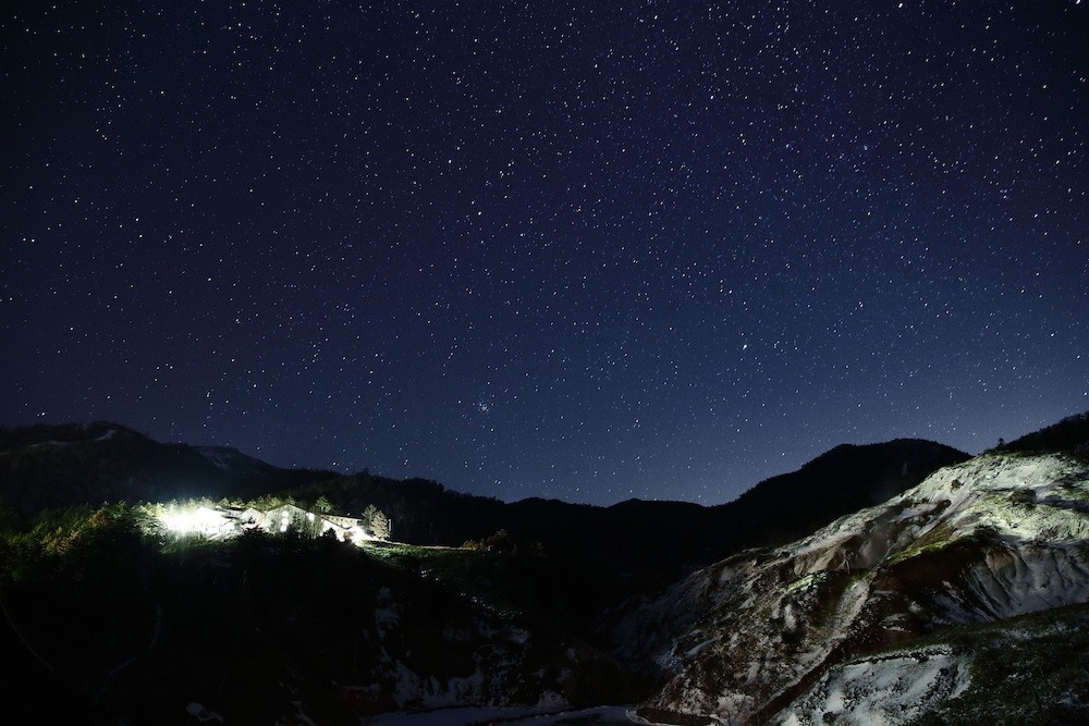 源泉掛け流しの露天風呂から星を眺める贅沢4066933