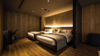 デラックス 4 人部屋 バルコニー マウンテンビュー