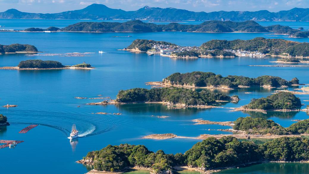 佐世保湾に浮かぶ九十九島 / 1