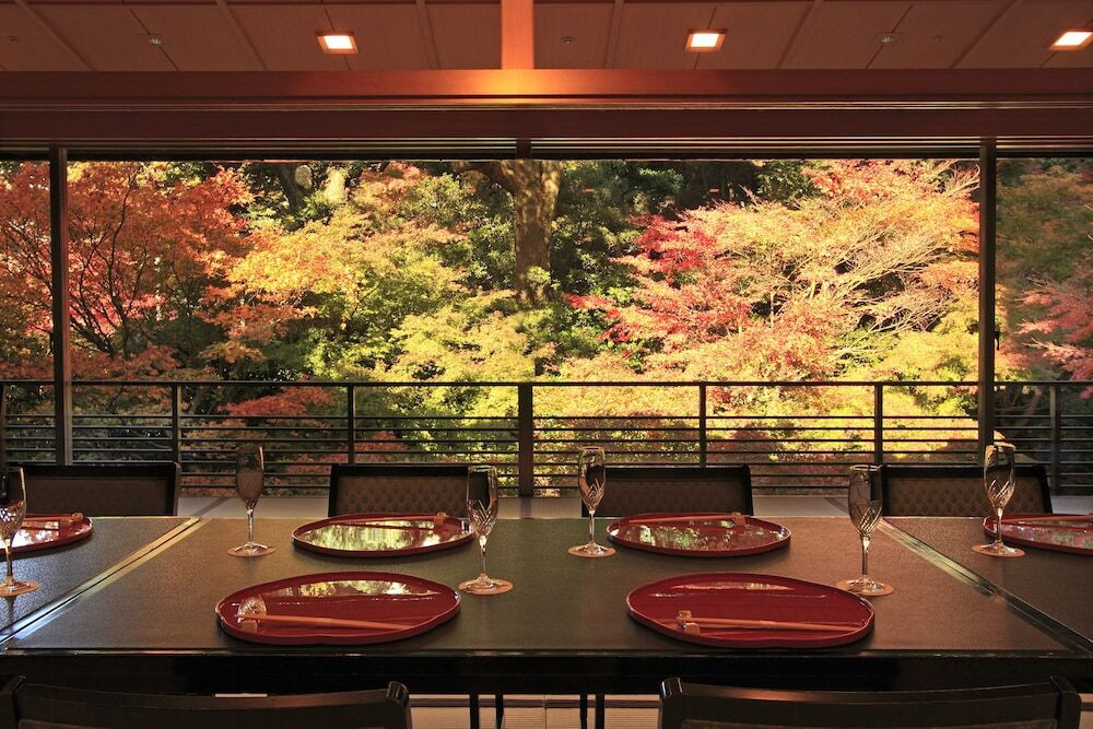 ホテルステイをプラスして快適な紅葉狩り♪4041812