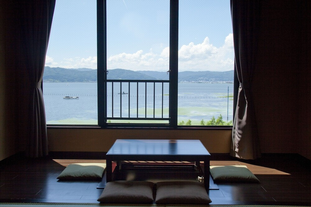 湖側客室の眺望一例