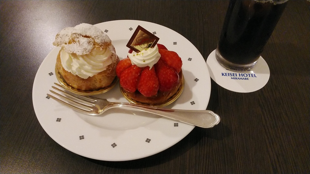 テイクアウトのケーキで生クリームが美味しいです