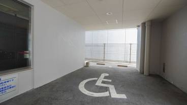 バリアフリー駐車場 / 1