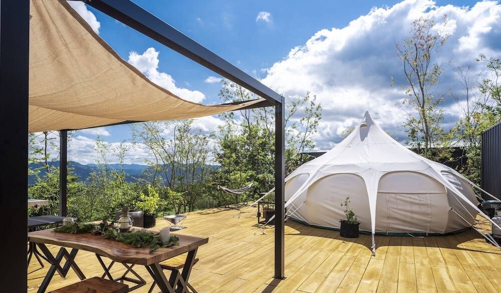 テントとウッドデッキ / 4