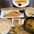 無料のシンプルな朝食付き