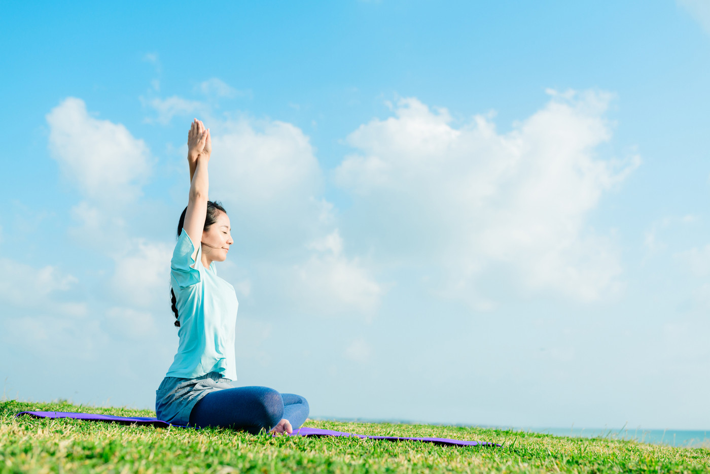 ストレッチする女性