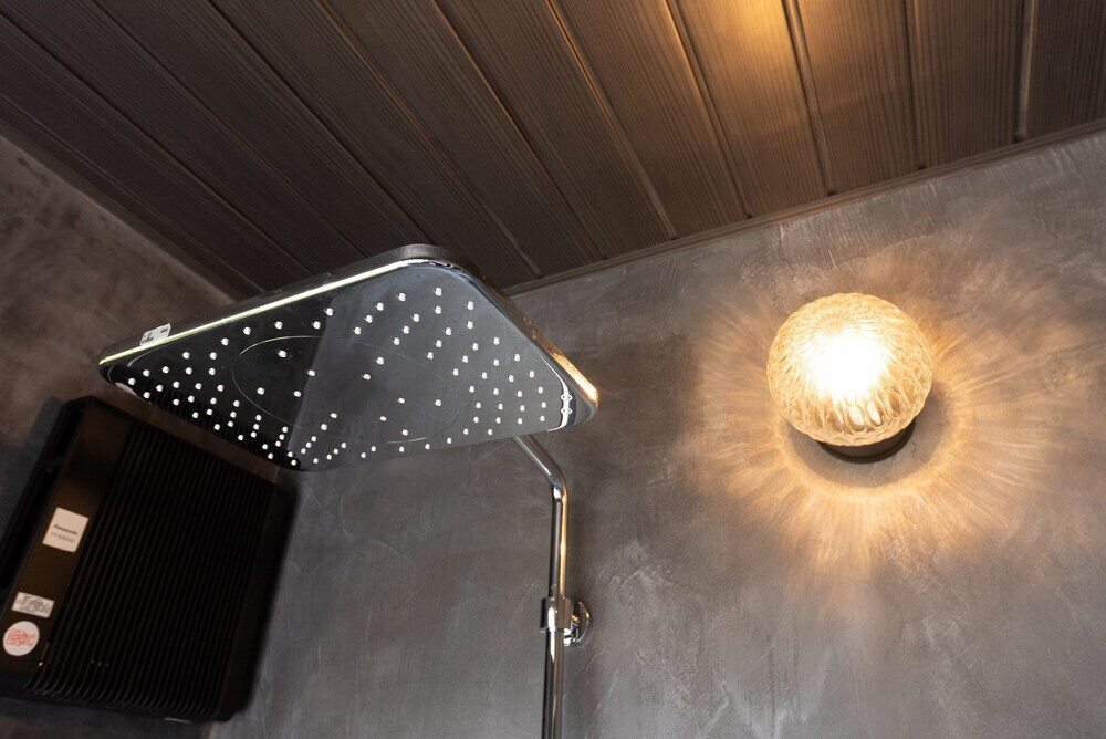 バスルームのシャワー