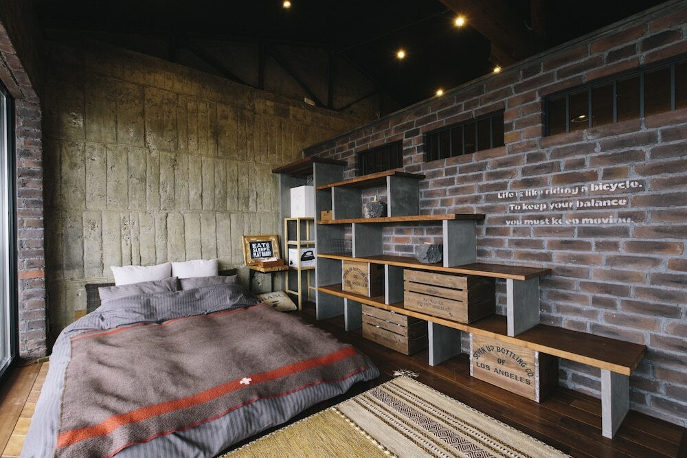 洋画に出てきそうなラグジュアリーな部屋で思い思いのひとときを。4024276