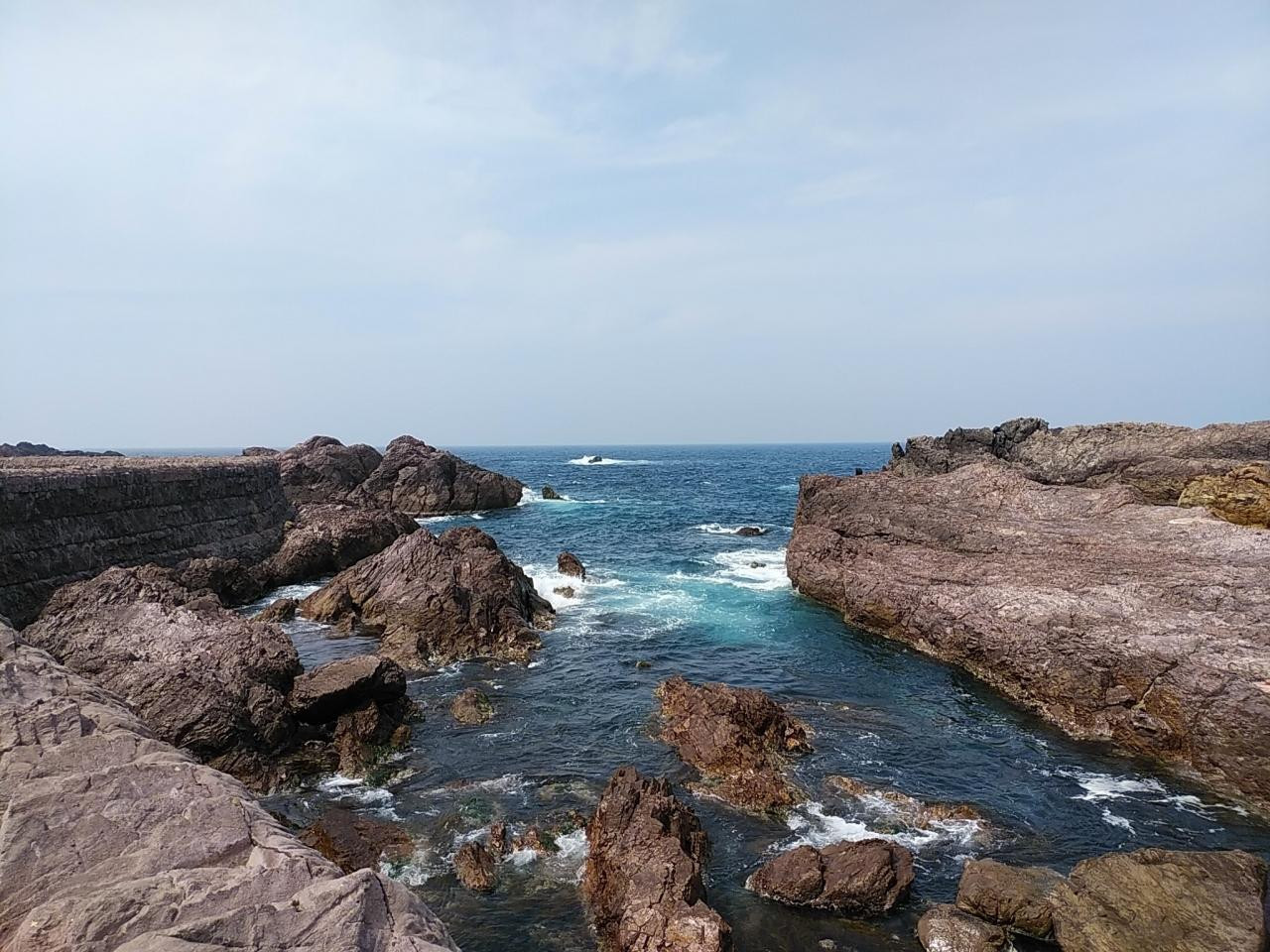 都会の喧騒を離れ、波の音に耳を傾けてみませんか。3408531