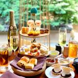 ケーキやスコーンを♡
カフェでティータイム / 2