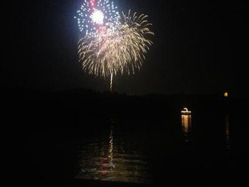 夏のプチクルーズで花火を間近に3753879